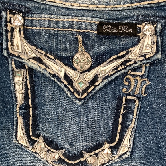 MissMe PreOwned Women’s Size 26 MidRise Jeans - Picture 3 of 5